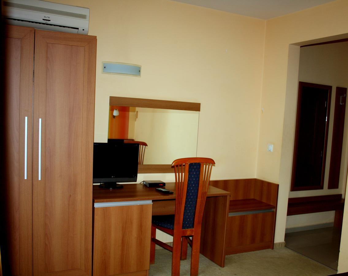 Hotel Elegant Karnobat Exterior photo