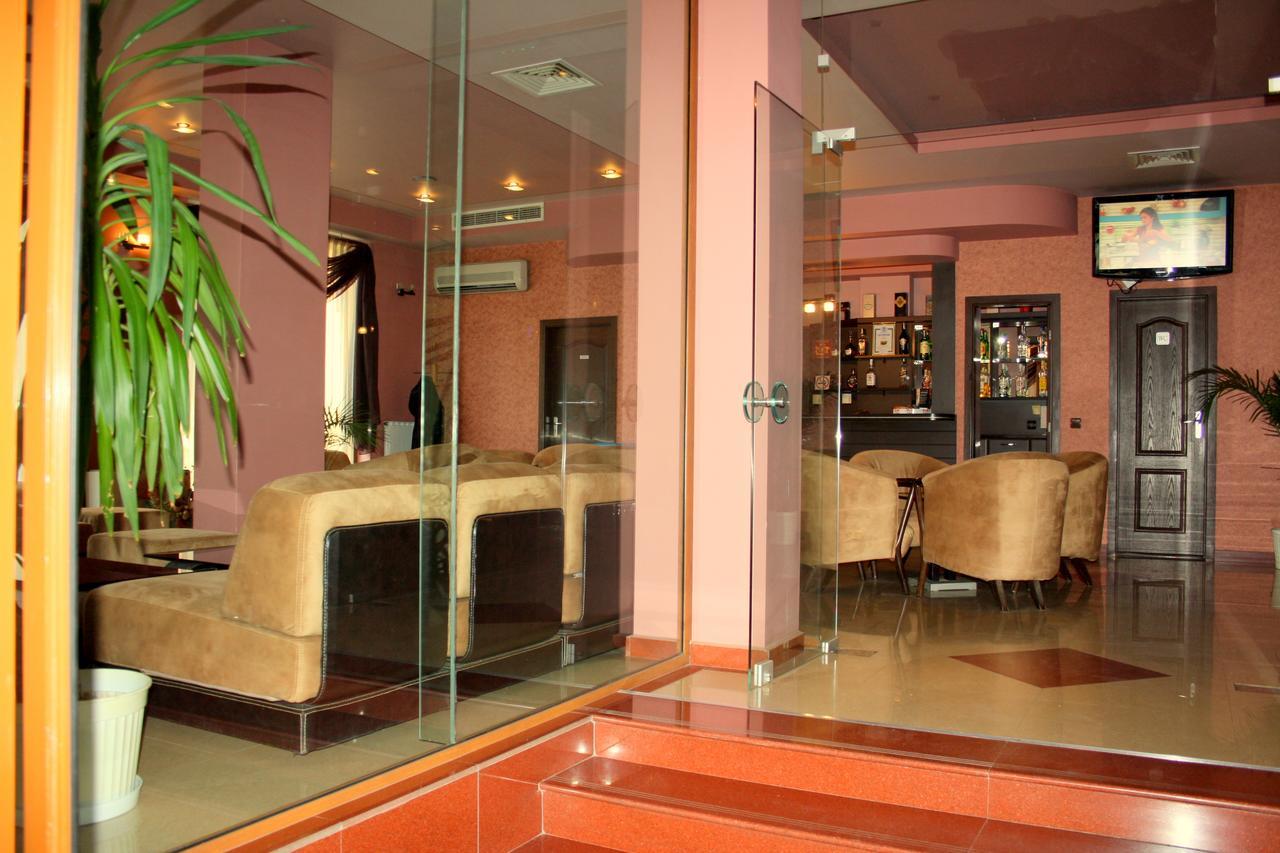 Hotel Elegant Karnobat Exterior photo