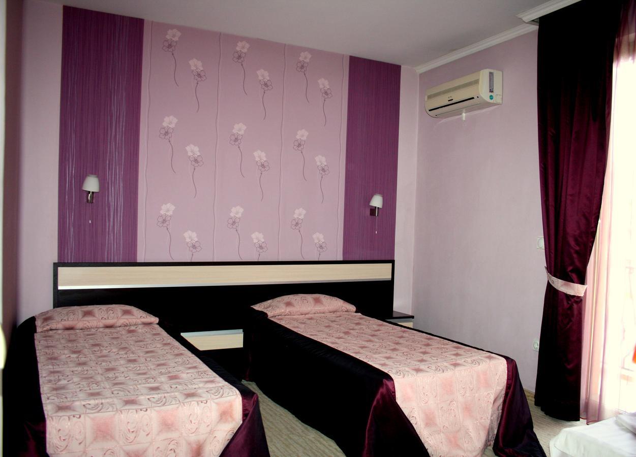Hotel Elegant Karnobat Exterior photo